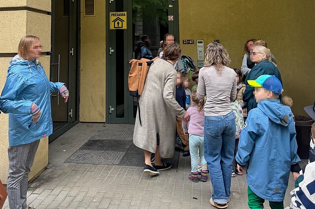 Paskelbus pavojų priedanga Kaštonų g. buvo užrakinta, į ją skubėję vaikų darželio vaikai liko stovėti lauke Paskelbus pavojų priedanga Kaštonų g. buvo užrakinta, į ją skubėję vaikų darželio vaikai liko stovėti lauke