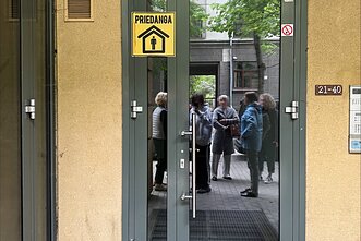 Paskelbus oro pavojų, priedanga Kaštonų g. buvo užrakinta Paskelbus oro pavojų, priedanga Kaštonų g. buvo užrakinta