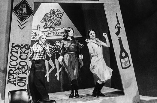 Iš kairės: Kristina Gudonytė, Ingrida Kilšauskaitė-Navickienė, Regina Arbačiauskaitė-Flick. 1974 m. 