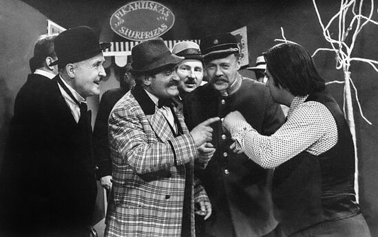 Pirmoje eilėje iš kairės: Juozas Kanopka, Algirdas Zalanskas, Jonas Lalas. 1974 m. 