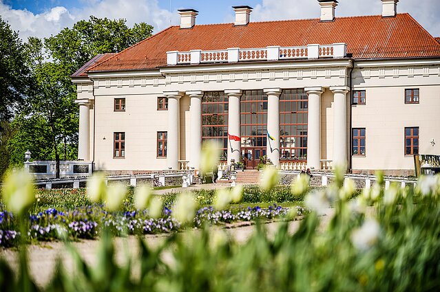 Pavasario žydėjimo pikas Pakruojo dvare Pavasario žydėjimo pikas Pakruojo dvare