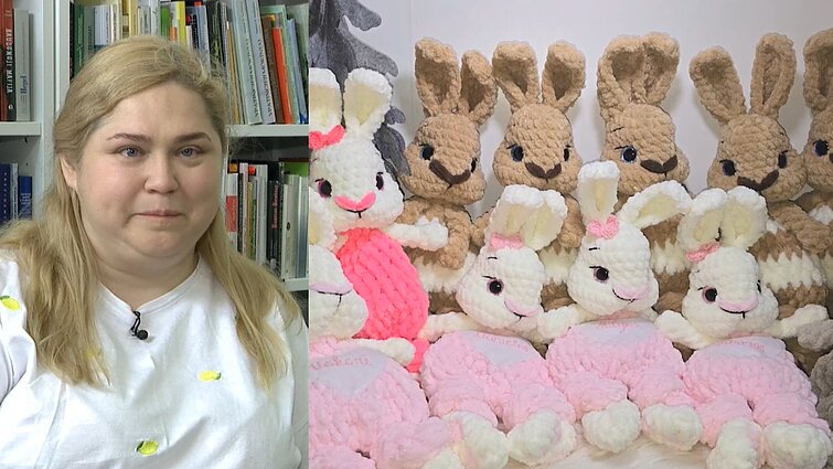 Žaislus „pliuškius“ nerianti Simona: mano svajonė – nunerti Simbą iš „Liūto karaliaus“