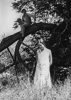 Renata Vėberytė – Valentina ir Tauras Čižas – Antanas. 1995 m. 