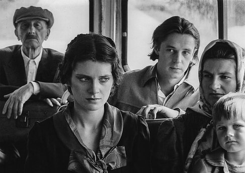 Priekyje Monika Bičiūnaitė, šalia Tauras Čižas. 1995 m. 