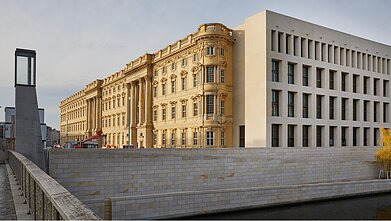 F. Stellos Berlyno rūmų atstatymas su pacukravimu F. Stellos Berlyno rūmų atstatymas su pacukravimu