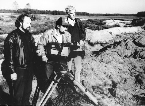 Dailininkas Vytautas Merkys (kairėje), operatorius Zigmas Pranas Gružinskas ir režisierius Vidmantas Bačiulis. 1988 m. 