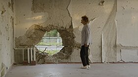 Kadras iš dokumentinio filmo „Pėdsakai“ Kadras iš dokumentinio filmo „Pėdsakai“