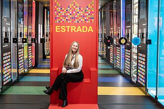 Ekspozicijos „Estrada. Svajonės kaina” kuratorė Deimantė Kondrotaitė Ekspozicijos „Estrada. Svajonės kaina” kuratorė Deimantė Kondrotaitė