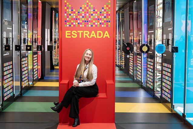 Ekspozicijos „Estrada. Svajonės kaina” kuratorė Deimantė Kondrotaitė Ekspozicijos „Estrada. Svajonės kaina” kuratorė Deimantė Kondrotaitė