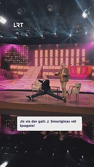 LRT šimtmečio proga Smoriginas demonstruoja špagatą