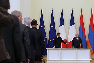 Nikolas Pašinianas ir Emmanuelis Macronas Jerevane Nikolas Pašinianas ir Emmanuelis Macronas Jerevane