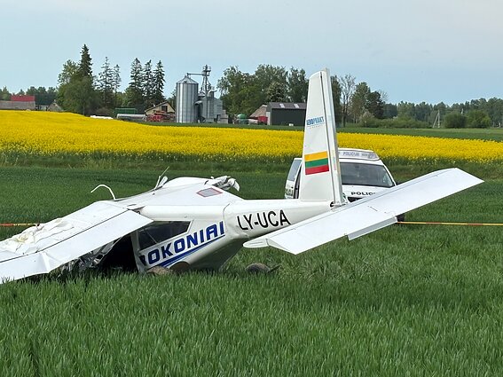 Netoli Rokonių kaimo nukrito lėktuvas, pilotas žuvo