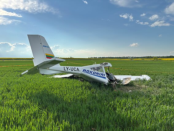 Netoli Rokonių kaimo nukrito lėktuvas, pilotas žuvo