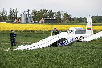 Netoli Rokonių kaimo nukrito lėktuvas, pilotas žuvo Netoli Rokonių kaimo nukrito lėktuvas, pilotas žuvo