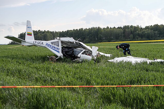 Netoli Rokonių kaimo nukrito lėktuvas, pilotas žuvo