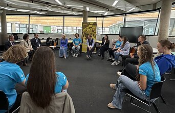 Londone švietimo ministrė susisitiko su JK lituanistinių mokyklų vadovais ir jaunimu Londone švietimo ministrė susisitiko su JK lituanistinių mokyklų vadovais ir jaunimu