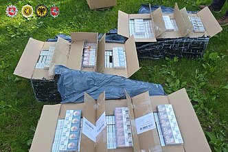 Dėl kontrabandos balionais sulaikyti 27 žmonės, tarp jų – 13 policininkų ir pasieniečių Dėl kontrabandos balionais sulaikyti 27 žmonės, tarp jų – 13 policininkų ir pasieniečių