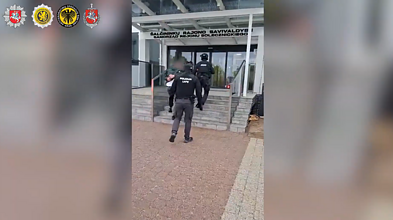 Dėl kontrabandos balionais sulaikyti 27 žmonės, tarp jų – 13 policininkų ir pasieniečių Dėl kontrabandos balionais sulaikyti 27 žmonės, tarp jų – 13 policininkų ir pasieniečių