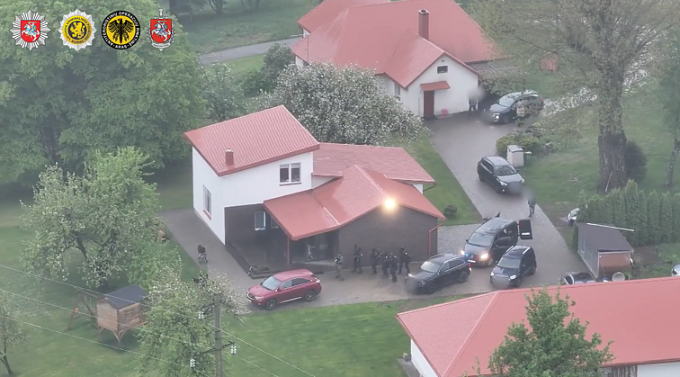Dėl kontrabandos balionais sulaikyti 27 žmonės, tarp jų – 13 policininkų ir pasieniečių