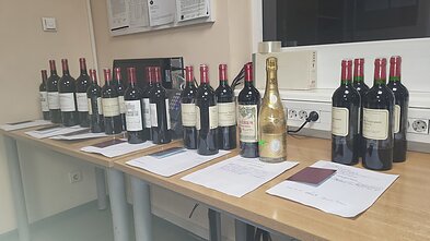 Nelegaliai per sieną gabentas prabangus vynas