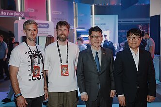 Iš kairės: Tomas Vievesis, Šarūnas Tamulis, Joyoung Jeon ir Seung-Jin Kang Iš kairės: Tomas Vievesis, Šarūnas Tamulis, Joyoung Jeon ir Seung-Jin Kang