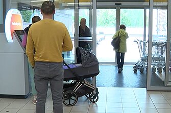 Bankomatas; prekybos centras