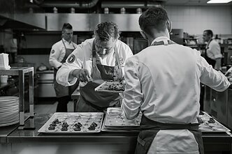 Nacionalinės šefų rinktinės degustacinės vakarienės treniruotė Nacionalinės šefų rinktinės degustacinės vakarienės treniruotė