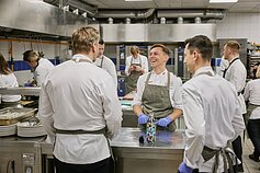 Nacionalinės šefų rinktinės degustacinės vakarienės treniruotė Nacionalinės šefų rinktinės degustacinės vakarienės treniruotė
