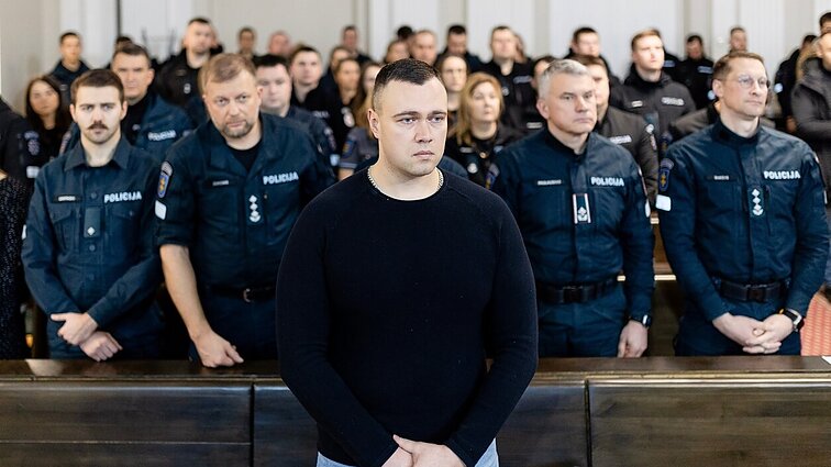 LAT galutinai išteisino dėl nužudymo teistą policininką Darių Šerpytį