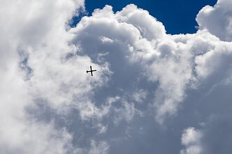 Dronų aptikimo žemutinėje oro erdvėje sistemos pristatymas Juragiuose; bepilotis orlaivis Dronų aptikimo žemutinėje oro erdvėje sistemos pristatymas Juragiuose; bepilotis orlaivis