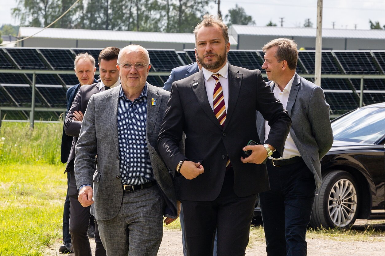 Dronų aptikimo žemutinėje oro erdvėje sistemos pristatymas Juragiuose Dronų aptikimo žemutinėje oro erdvėje sistemos pristatymas Juragiuose