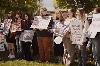 Prie VMVT – dar vienas protestas prieš paršelių kastraciją be nuskausminamųjų Prie VMVT – dar vienas protestas prieš paršelių kastraciją be nuskausminamųjų