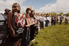 Prie VMVT – dar vienas protestas prieš paršelių kastraciją be nuskausminamųjų Prie VMVT – dar vienas protestas prieš paršelių kastraciją be nuskausminamųjų