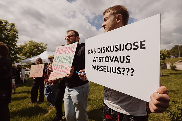 Prie VMVT – dar vienas protestas prieš paršelių kastraciją be nuskausminamųjų Prie VMVT – dar vienas protestas prieš paršelių kastraciją be nuskausminamųjų