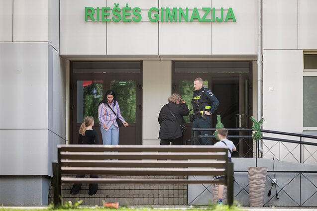 В гимназии Реше произошёл пожар, из школы эвакуировали 1 600 человек В гимназии Реше произошёл пожар, из школы эвакуировали 1 600 человек