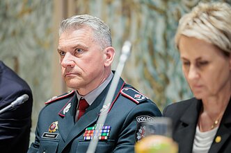 Spaudos konferencija, skirta pristatyti naujas teisėsaugos priemones kovai su sukčiais.