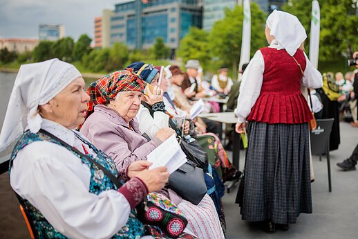 Nerimi plaukę ansambliai paskelbė folkloro festivalio „Skamba skamba kankliai“ pradžią