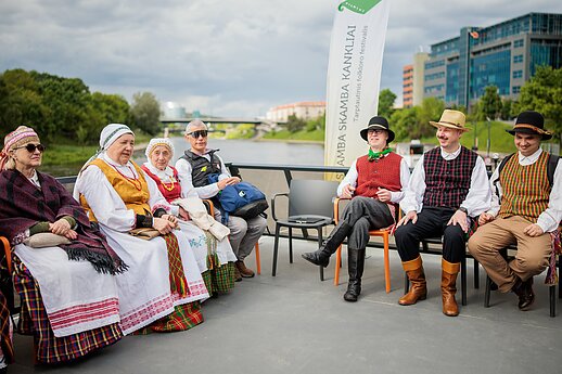 Nerimi plaukę ansambliai paskelbė folkloro festivalio „Skamba skamba kankliai“ pradžią
