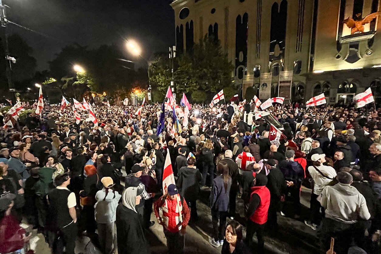 Sakartvelo nepriklausomybės dieną tūkstančiai žmonių mitingavo už narystę ES Sakartvelo nepriklausomybės dieną tūkstančiai žmonių mitingavo už narystę ES