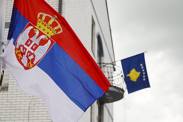Serbijos ir Kosovo vėliavos Serbijos ir Kosovo vėliavos