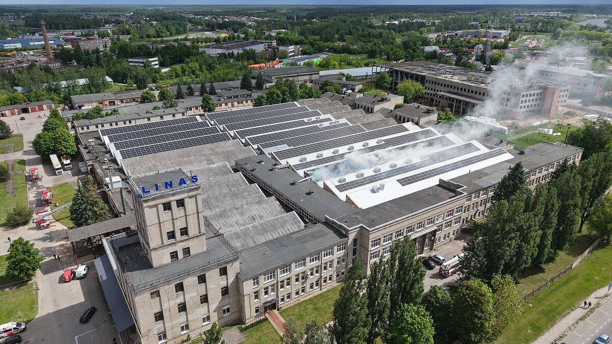 Gaisras Panevėžio „Lino“ įmonėje: užsidegė saulės elektrinės moduliai Gaisras Panevėžio „Lino“ įmonėje: užsidegė saulės elektrinės moduliai