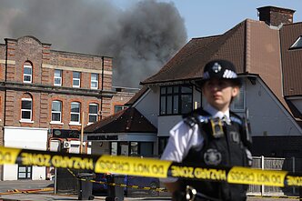 Londono Golders Grino rajone kilo gaisras košerinio maisto parduotuvėje Londono Golders Grino rajone kilo gaisras košerinio maisto parduotuvėje