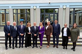 Seimo Švietimo ir mokslo komiteto delegacija lankėsi lietuviškose švietimo įstaigose Lenkijoje Seimo Švietimo ir mokslo komiteto delegacija lankėsi lietuviškose švietimo įstaigose Lenkijoje