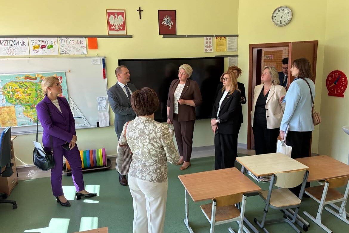 Seimo Švietimo ir mokslo komiteto delegacija lankėsi lietuviškose švietimo įstaigose Lenkijoje Seimo Švietimo ir mokslo komiteto delegacija lankėsi lietuviškose švietimo įstaigose Lenkijoje