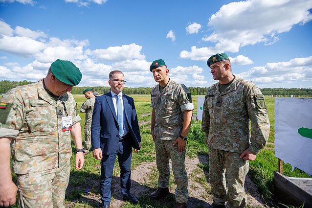 Lietuvos kariuomenė suformavo karinį vienetą, apjungsiantį ir plėtosiantį Lietuvos kariuomenės tolimojo nuotolio smūgio pajėgumus nepilotuojamomis priemonėmis Lietuvos kariuomenė suformavo karinį vienetą, apjungsiantį ir plėtosiantį Lietuvos kariuomenės tolimojo nuotolio smūgio pajėgumus nepilotuojamomis priemonėmis