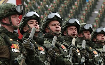 Российские военные на Дне победы в Москве