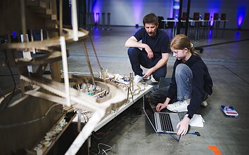 Įvyko jau ketvirtojo kasmetinio Lietuvos jaunųjų inžinierių čempionato STEAM TEAM finalas. Įvyko jau ketvirtojo kasmetinio Lietuvos jaunųjų inžinierių čempionato STEAM TEAM finalas.