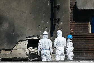 Rusijos dronas rėžėsi į daugiabutį pastatą Rumunijoje Rusijos dronas rėžėsi į daugiabutį pastatą Rumunijoje