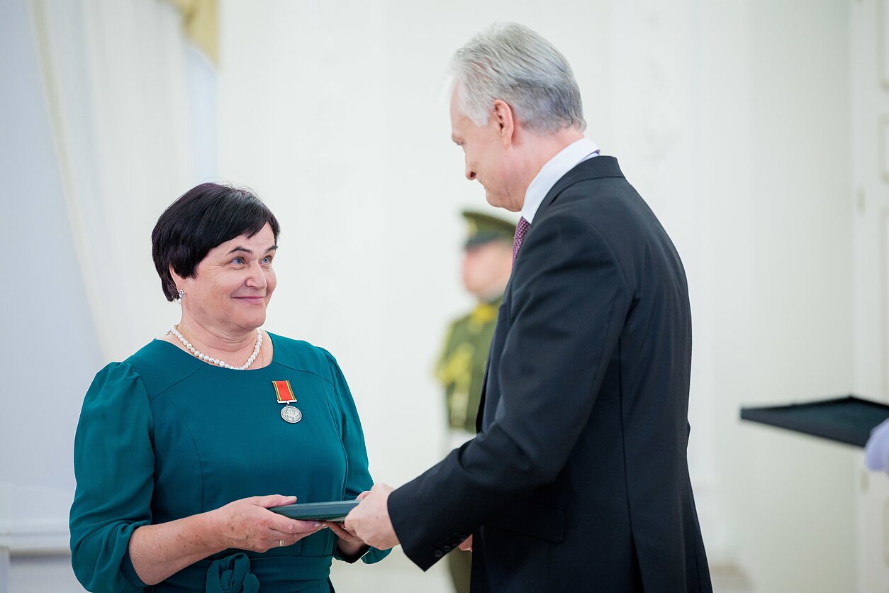 Gitanas Nausėda įteikė ordino „Už nuopelnus Lietuvai“ medalius Gitanas Nausėda įteikė ordino „Už nuopelnus Lietuvai“ medalius
