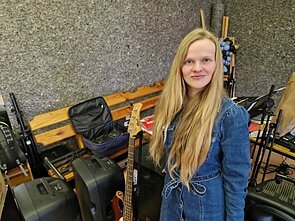 Su vyru britu Mantė užutėkį surado ten, kur augina vištyčių, ožkyčių, muzikuoja kapelose, kur skamba „Nirvana“ Su vyru britu Mantė užutėkį surado ten, kur augina vištyčių, ožkyčių, muzikuoja kapelose, kur skamba „Nirvana“